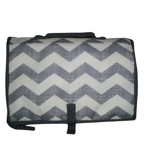 Skip Hop Gray / White Portable / Travel Pronto Chevron Mesh Baby Changing Pad - Picture 2 of 7